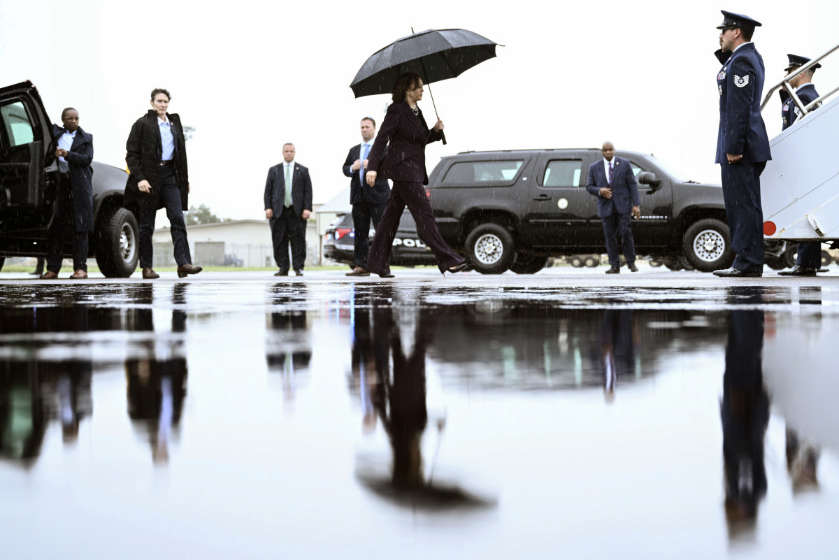 Vice President Kamala Harris boards Air Force Two as she departs from Ellington Airport in Houston, Thursday, July 25, 2024. Harris is returning to Washington, after delivering remarks at a teachers' union event. (Brendan Smialowski/Pool via AP)