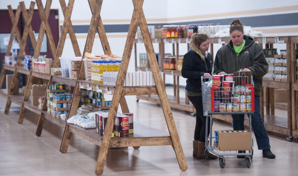 Clients at Spirit Lake Nation Food Distribution Program in 2016. (Photo credit/ Don Hamilton for USDA)